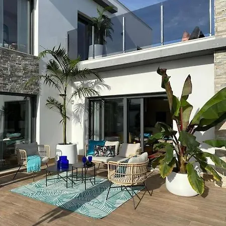 Villa Barcelona 23 *